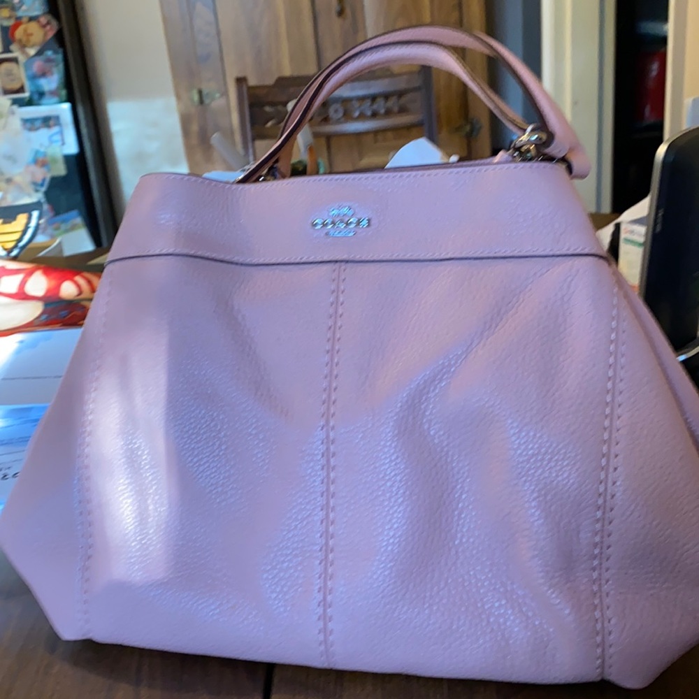 New with tags. Coach leather bag. Pink and beautiful ❤️